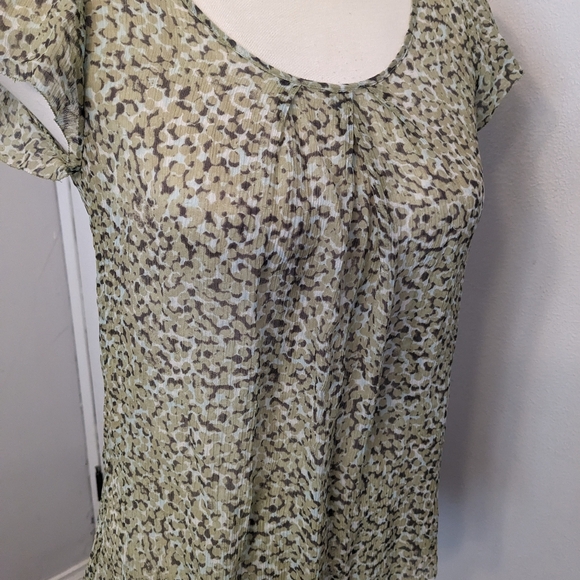 Banana Republic Silk Blouse. - Picture 6 of 8